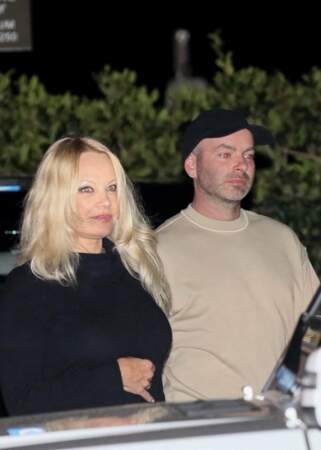Pour son sixième et dernier mariage, Pamela Anderson a épousé Dan Hayhurst, en décembre 2020. 