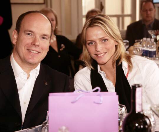 Charlène Wittstock, nageuse professionnelle, rencontre le prince Albert de Monaco en 2000 lors d'un tournoi de natation à Monaco