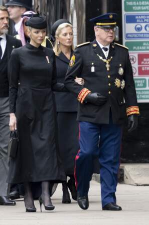 Le couple princier se montre, comme toujours, uni, présent et compatissant à chaque cérémonie de taille, comme ici à l'Abbaye de Westminster pour les funérailles d'Etat de la reine Elizabeth II d'Angleterre 
