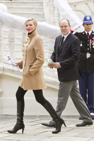 Et à cette période de l'année, le prince Albert II de Monaco et la princesse Charlene ne ratent jamais l'occasion de se montrer généreux, comme lors de la cérémonie de Noël tenue le 12 décembre 2012 au Palais Royal 