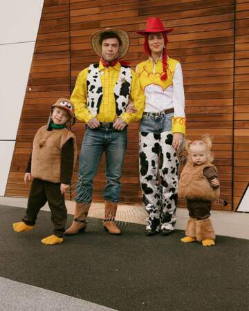 Fedez et sa famille se transforment en personnage de Toy Story à Halloween