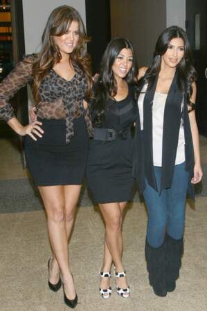 Kourtney, Kim et Klhoé Kardashian deviennent vite très populaires. Sur cette photo prise en 2008, Khloé a 24 ans