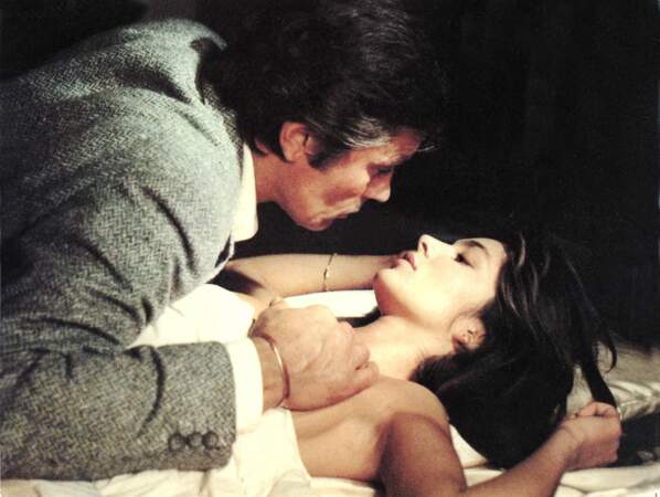 Sur le tournage du film, Pour la peau d'un flic, en 1981, Alain Delon rencontre Anne Parillaud