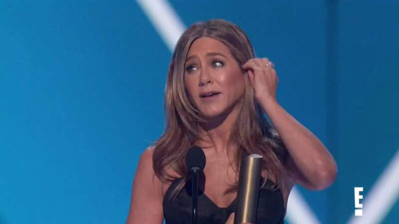 La même année, Jennifer Aniston (50 ans) est récompensée du People Icon Award lors de la soirée People Choice Awards durant laquelle l'actrice a rendu un vibrant hommage à la série Friends