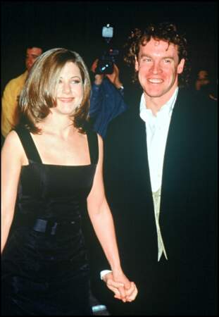 En 1996, Jennifer Aniston (27 ans) et son compagnon Tate Donovan se rendent à la soirée des American Comedy Awards