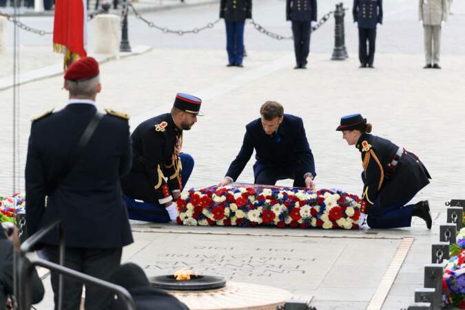 Cérémonie commémorative du 11-Novembre : le président Emmanuel Macron sous l'Arc de Triomphe