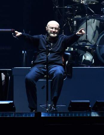 En 2022, Phil Collins (71 ans) donne un concert avec son groupe Genesis à Paris