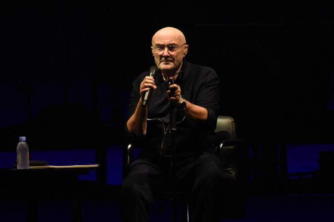 En 2019, Phil Collins (68 ans) continue d'assurer le show lors d'un concert assis à Sydney 