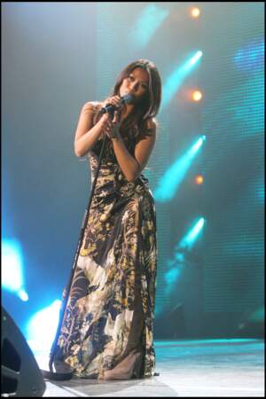 En 2006, Anggun (32 ans) chante à l'Olympia pour la soirée des Etoiles de Chérie FM