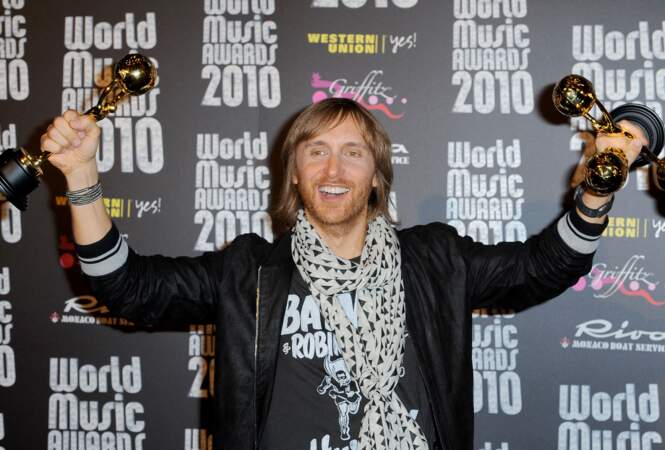 L'année 2010, David Guetta (43 ans) renouvelle sa collaboration avec Activision et fait partie des DJ présents dans le jeu vidéo DJ Hero