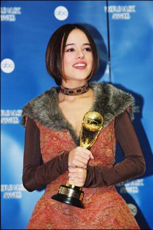 Alizée remporte début 2002 le World Music Award de la meilleure exportatrice française (plus de 4 millions de disques dans le monde en un album).