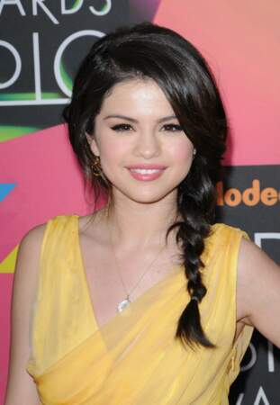 Selena Gomez est principalement connue pour son rôle d'Alex Russo dans la série Les Sorciers de Waverly Place. Elle est également apparue dans le film de Disney Channel Another Cinderella Story (2008), et a fait son entrée sur le grand écran dans le film Monte Carlo en 2011