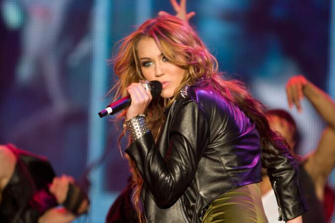 Miley Cyrus  a connu la célébrité dans la série Disney à succès Hannah Montana, diffusée de 2006 à 2011