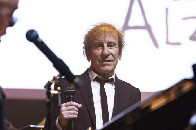 Alain Souchon (78 ans) chante à l'occasion du 15e gala pour la Fondation Recherche Alzheimer à l'Olympia à Paris le 14 mars 2022