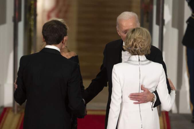 Emmanuel et Brigitte Macron reçus par Joe et Jill Biden, le couple présidentiel américain à la Maison Blanche à Washington