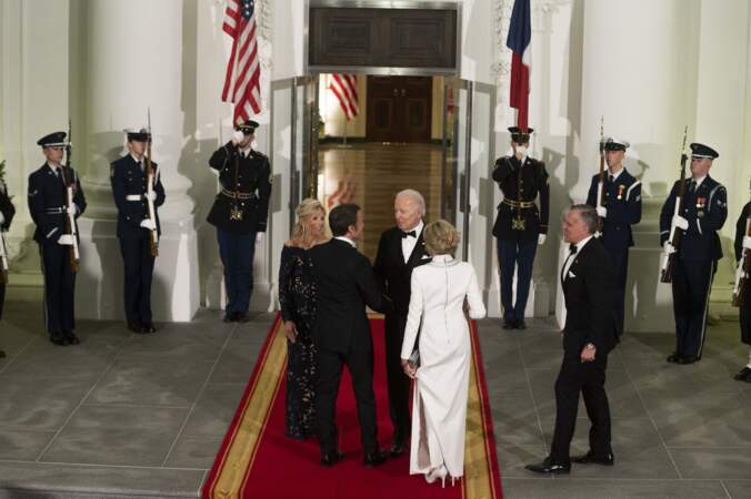 Emmanuel et Brigitte Macron reçus par Joe et Jill Biden, le couple présidentiel américain à la Maison Blanche à Washington