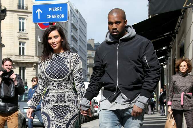 Kim Kardashian et Kanye West 
ont orchestré des noces grandioses à Florence, en Italie, en 2014. Le mariage hors norme aurait coûté 12 millions de dollars. La robe de la mariée, signée Givenchy, valait 500 000 dollars et la location du lieu incroyable était estimée à 410 000 dollars.