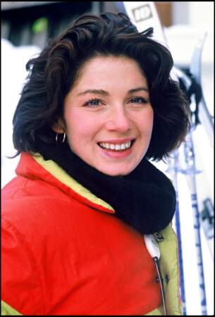 Après plusieurs petits rôles, en 1981 Véronique Genest décroche un rôle dans la mini-série Nana, réalisée par Maurice Cazeneuve 