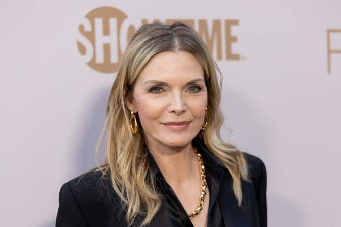 Michelle Pfeiffer dévoile quelques mèches silver dans sa chevelure 