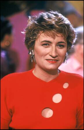 En 1988, Christine Bravo fait ses débuts à la télévision dans l'émission Permission de minuit. Elle a 32 ans