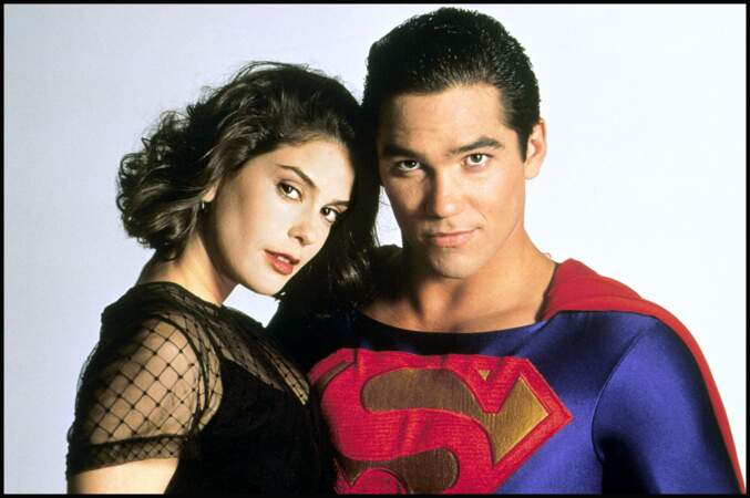 De 1993 à 1997, Teri Hatcher campe Loïs Lane dans la série Loïs et Clark, les aventures de Superman qui la révèle au grand public. Elle est âgée de 29 ans en 1993.