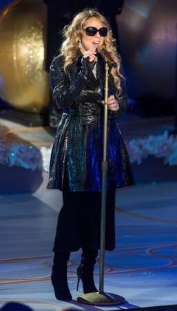 Mariah Noël en robe noire pour Noël 2014