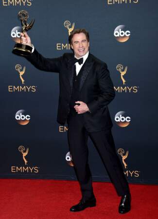 Également producteur de la série, Travolta obtient la même année un Primetime Emmy Award de la meilleure série