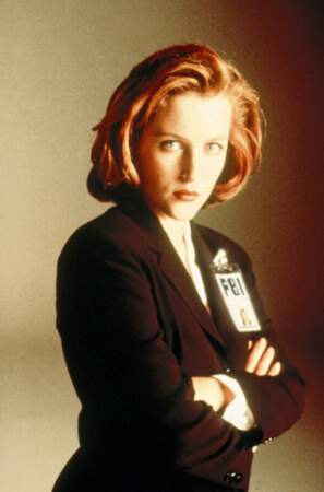 Gillian Anderson incarne sa partenaire dans la série, l'agent Dana Scully. Un rôle qui lui vaudra un Emmy Award ainsi qu’un Golden Globe 