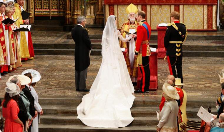 Le prince Harry assiste à l'union entre son frère, le prince William, et Kate Middleton. S'il ne le montre pas, il doit secrètement craindre que leur relation puisse changer...