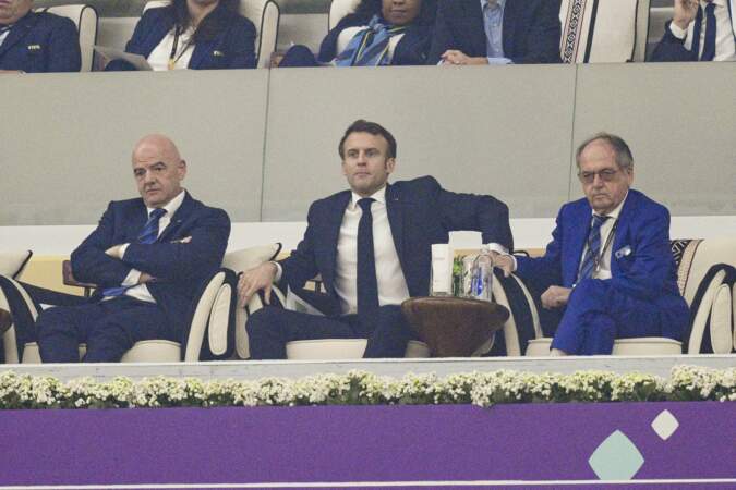 Gianni Infantino, le président de la  FIFA, Emmanuel Macron, président de la République Française et Noël Le Graët, le président de la FFF dans les tribunes du match France - Maroc. 