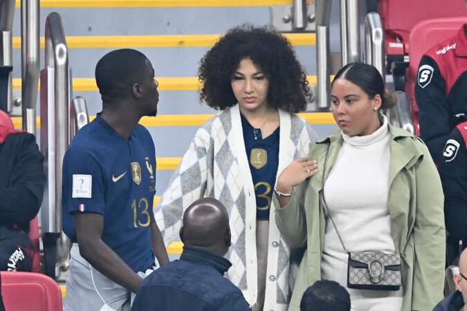 Youssouf Fofana et sa famille après le match France - Maroc.