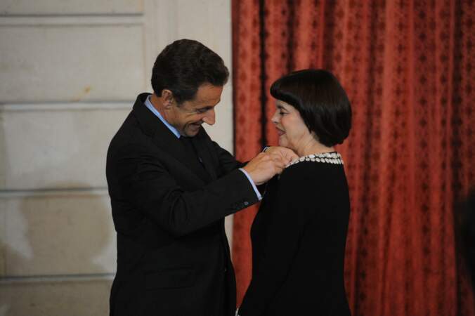 L'année d'après en 2011, Nicolas Sarkozy promeut Mireille Mathieu, 65 ans, au grade d'officier de la Légion d'honneur 