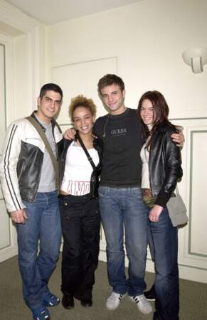 En 2002, lors de la deuxième saison de Popstars, Cyril, Nicolas, Érika et Monia, les gagnants de l'émission, forment les Whatfor. 