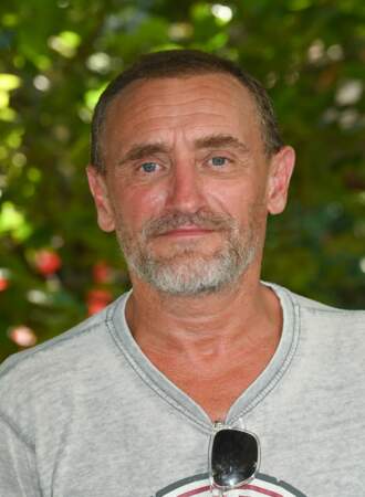 En 2022, Jean-Paul Rouve (55 ans) fait partie du casting de la comédie Les Cadors avec Michel Blanc.