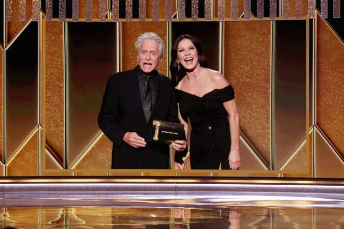 Michael Douglas et Catherine Zeta-Jones participent à la 78e édition des Golden Globe. S'ils ne gagnent rien cette année-là, ils méritent un trophée pour toutes les épreuves qu'ils ont traversées ensemble.