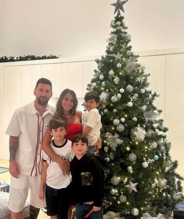 Lionel Messi, tout juste sacré champion du monde, a fêté Noël avec sa femme et ses trois enfants.