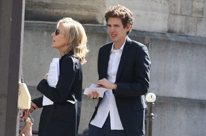 Claire Chazal et son fils François Poivre d'Arvor en 2015, année durant laquelle la direction de TF1 annonce que la journaliste de 59 ans va quitter la présentation du JT du week-end. Cette même année, elle se sépare aussi d'Arnaud Lemaire