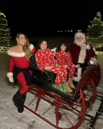 Mariah Carey et ses enfants en Mère Noël et pyjama de Noël