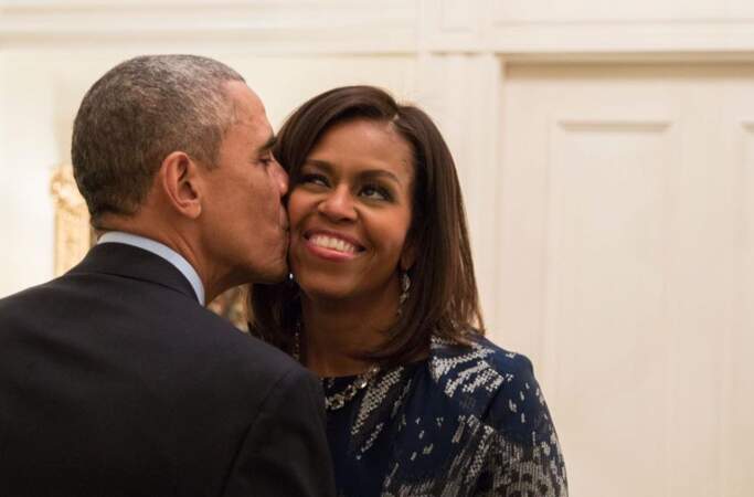 Les stars fêtent Noël 2022. Découvrez les plus belles photos faites par les célébrités lors du réveillon du 24 décembre, à commencer par Barack Obama qui embrasse tendrement sa femme Michelle pour l'occasion.