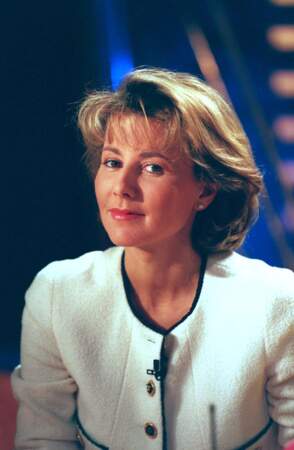Claire Chazal devient petit à petit un visage familier pour les téléspectateurs du JT de TF1. Sur cette photo prise en 1993, elle a 37 ans