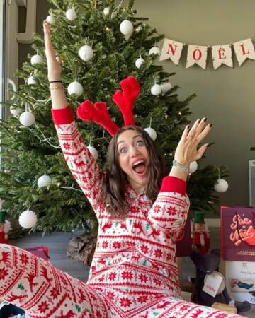 Louise Chabat en pyjama de Noël