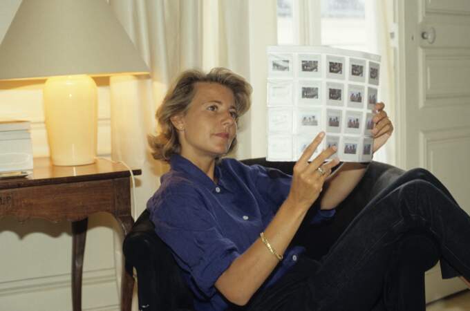 Claire Chazal, née le 1er décembre 1956 à Thiers dans le Puy-de-Dôme, est une journaliste française. De 1991 à 2015, elle a présenté les journaux télévisés du vendredi soir et du week-end sur TF1. Sur cette photo prise en 1991, elle a 35 ans