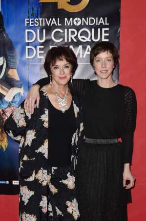 En 2019, elle assiste au 40e Festival Mondial du Cirque de Demain sur la Pelouse de Reuilly à Paris avec sa fille, Sara Giraudeau. Anny Duperey a 72 ans.