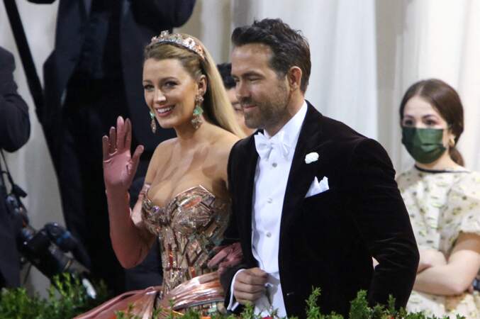 Côté vie privée, après une relation de quelques années avec Penn Badgley, Blake a rencontré, puis épousé, Ryan Reynolds en 2012, avec qui elle a eu trois enfants. En 2023, le couple accueillera leur quatrième enfant.