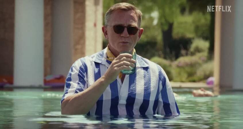 Daniel Craig reprend évidemment son rôle du détective à la renommée internationale, Benoît Blanc, chargé de résoudre la mystérieuse affaire