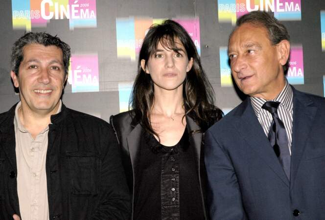 En 2006, Michel Gondry lui confie un rôle dans son troisième long-métrage, La Science des rêves. Il y retrouve Charlotte Gainsbourg, mais aussi Miou-Miou et Emma de Caunes. Alain Chabat a 48 ans.