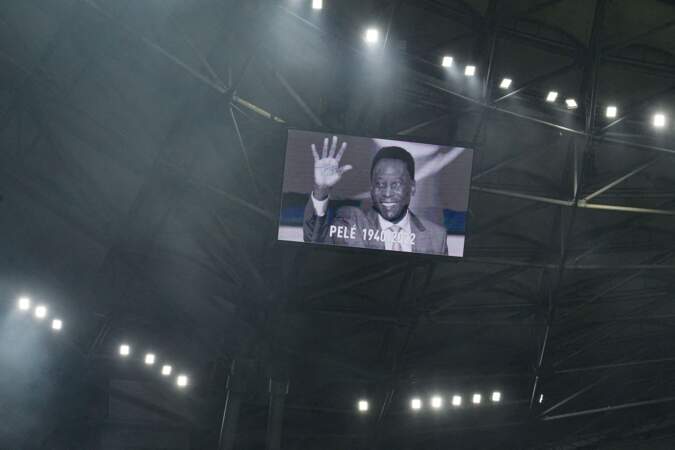 Le 29 décembre 2022 marque la fin d'une légende. Pelé s'est éteint à l'âge de 82 ans et des hommages lui ont été déjà rendu, comme ici lors du  match, Marseille-Toulouse, au stade vélodrome