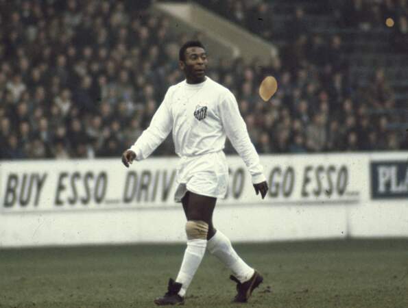 Il joue son dernier match en sélection contre la Yougoslavie le 18 juillet 1971 à l'âge de 31 ans. Plus de 140 000 personnes viennent voir jouer une dernière fois le Roi Pelé sous le maillot de la Seleção