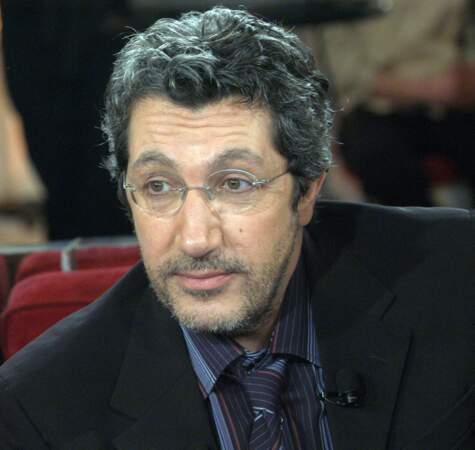En 2005, Alain Chabat (47 ans) décroche le rôle titre du moyen-métrage Papa, où il livre une performance mélancolique remarquée.
