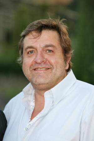 Charles Schneider incarnait le capitaine Bernard Léonetti dans la série.